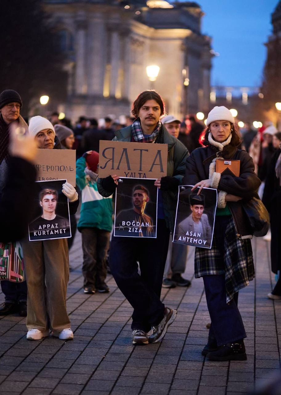 Фото: акція в Берліні. Facebook активістів.