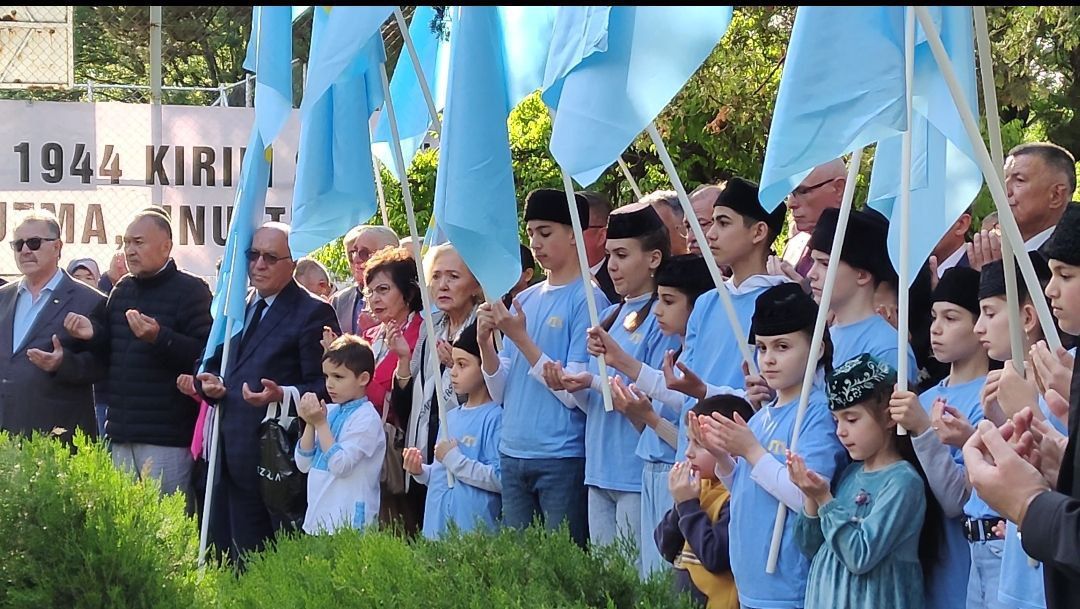 Меморальні заходи Кримська родина.jpg