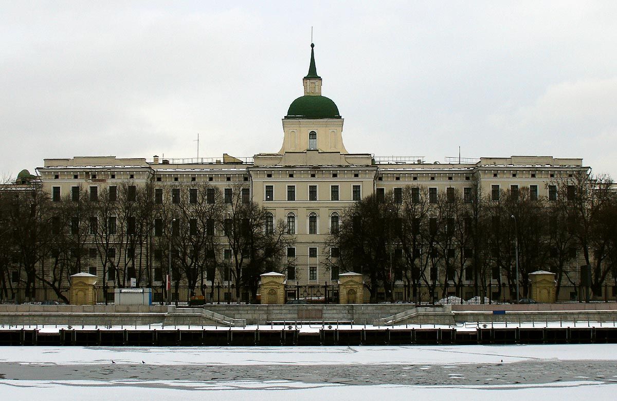 Wiki_Moscow_Orphanage,_Moskvoretskaya_Embankment.jpg
