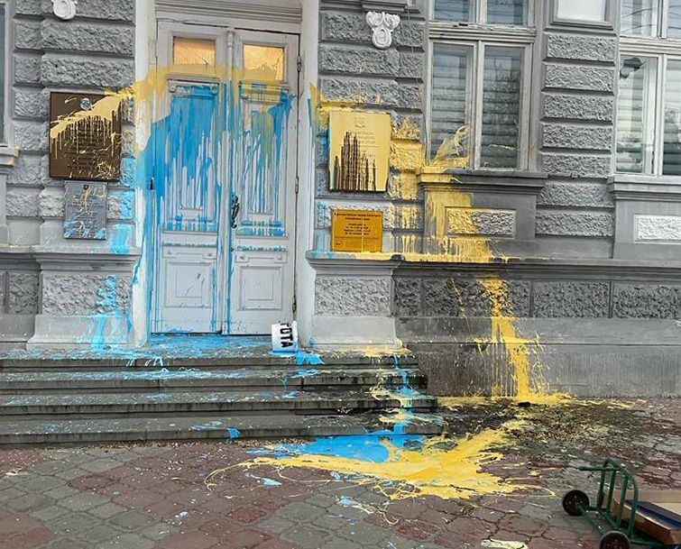 облив фарбою.jpeg